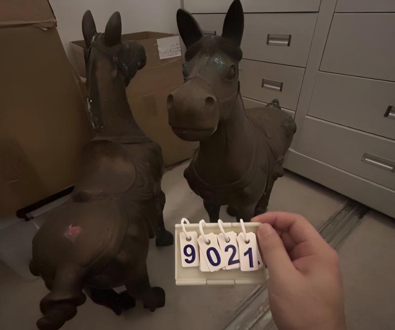 序号34，一对铜马，评估价10000元