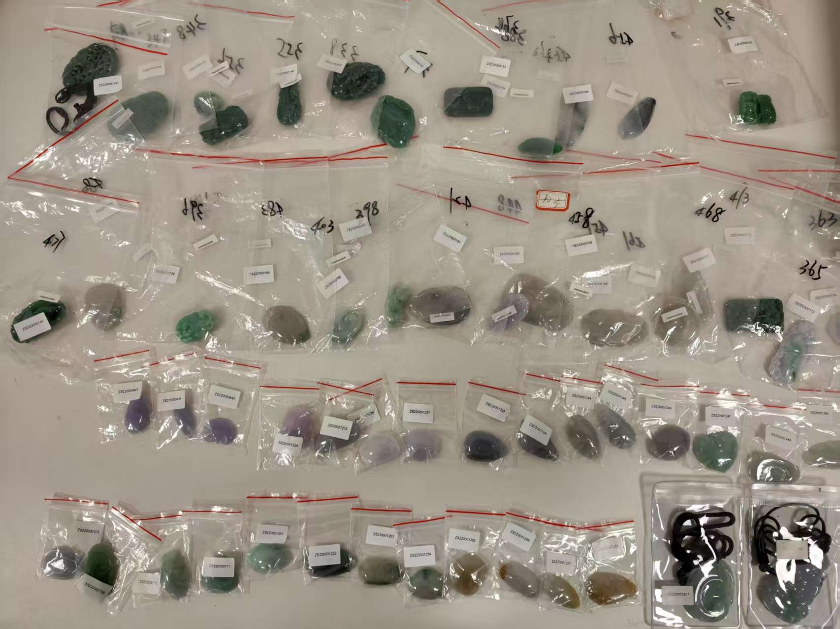 序号1，翡翠挂件，共118件