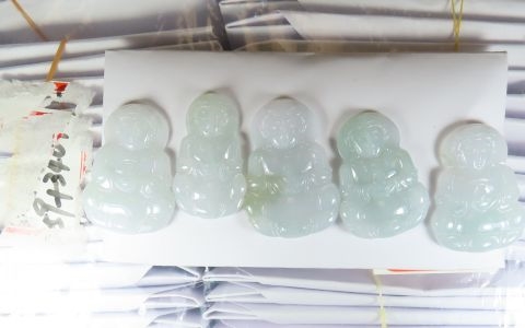 序号50，翡翠挂件，共169件
