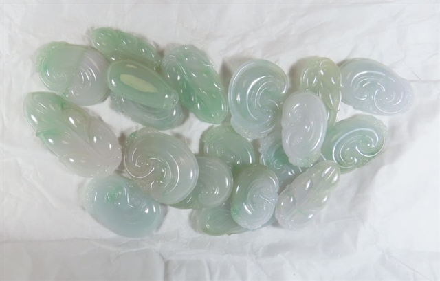 序号71，翡翠挂件，共181件