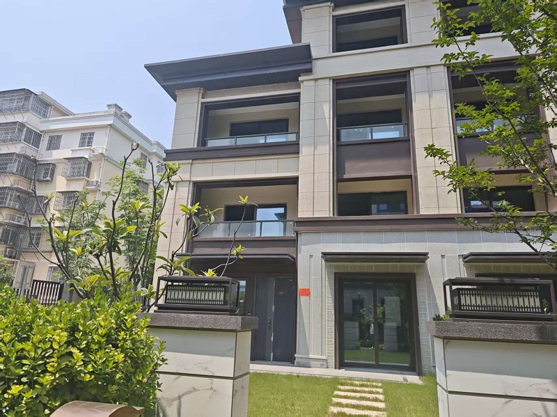 璞丽府小区，排屋5-104，259.93（含地下储藏室面积62.82）㎡