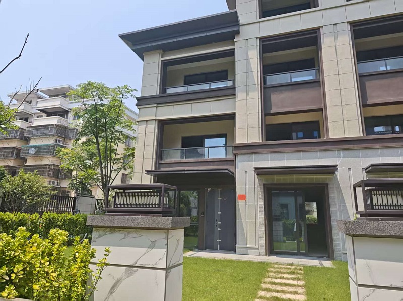 璞丽府小区，排屋6-104，259.93（含地下储藏室面积62.82）㎡