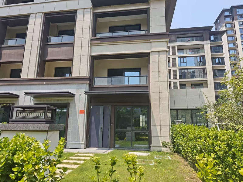 璞丽府小区，排屋7-101，259.8（含地下储藏室面积61.55）㎡